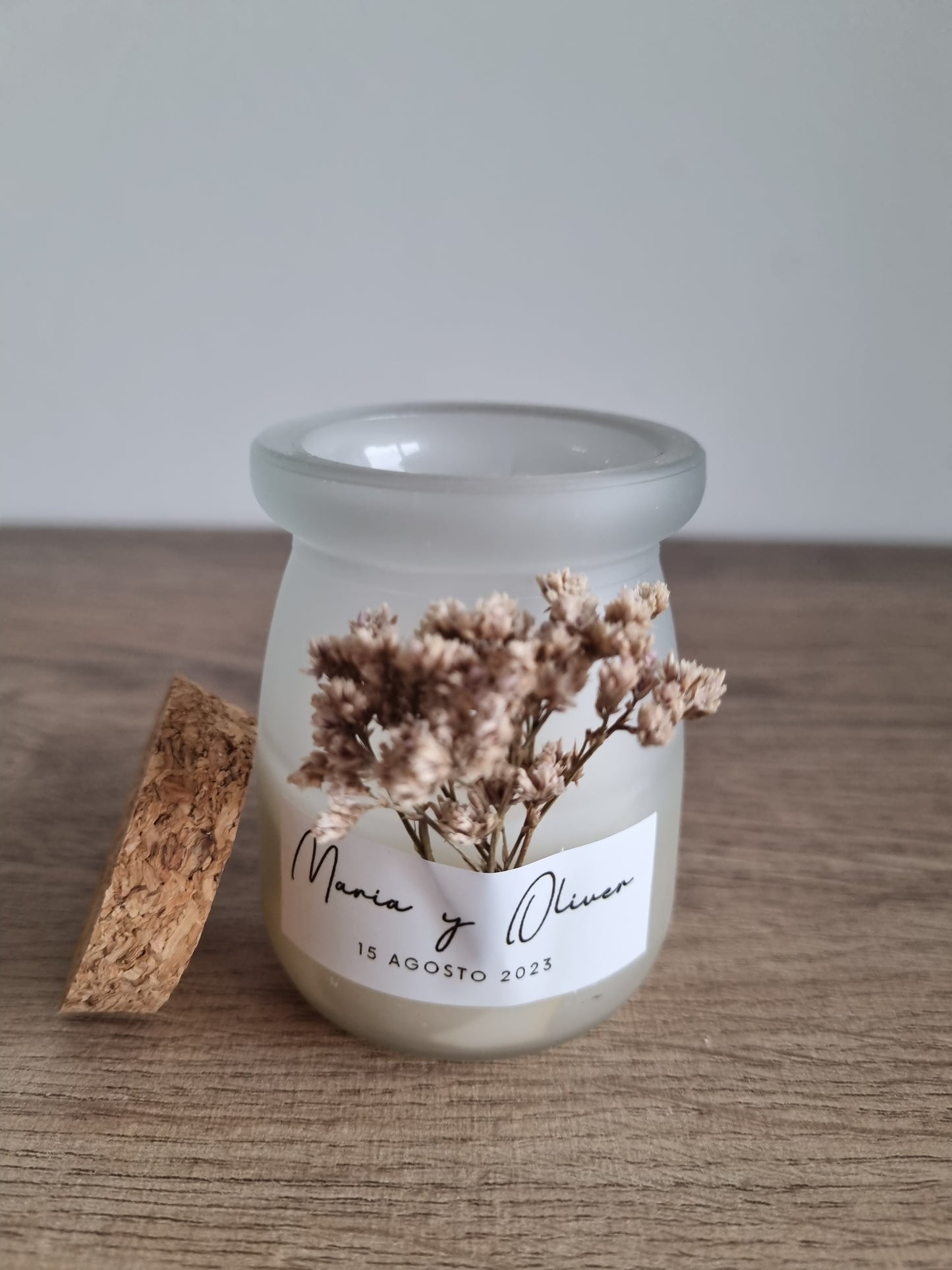 Vela de cristal con flores secas