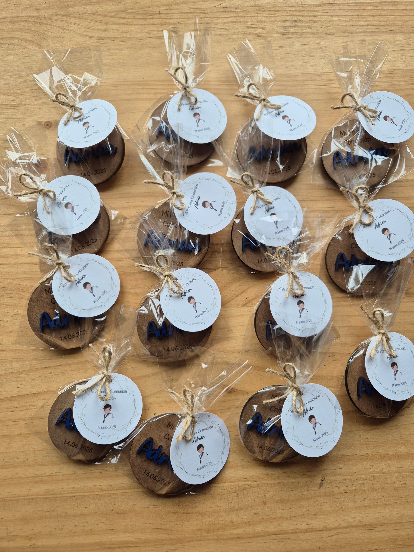 IMANES DE MADERA CON NOMBRE