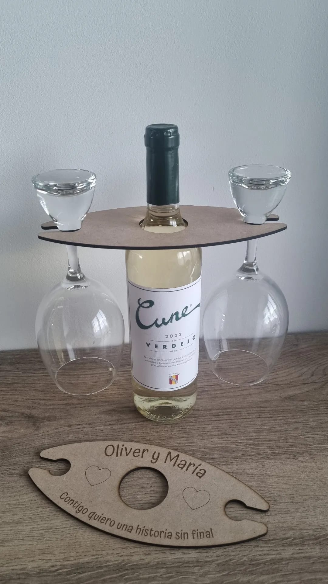 SOPORTE PARA BOTELLA Y COPAS PERSONALIZADO