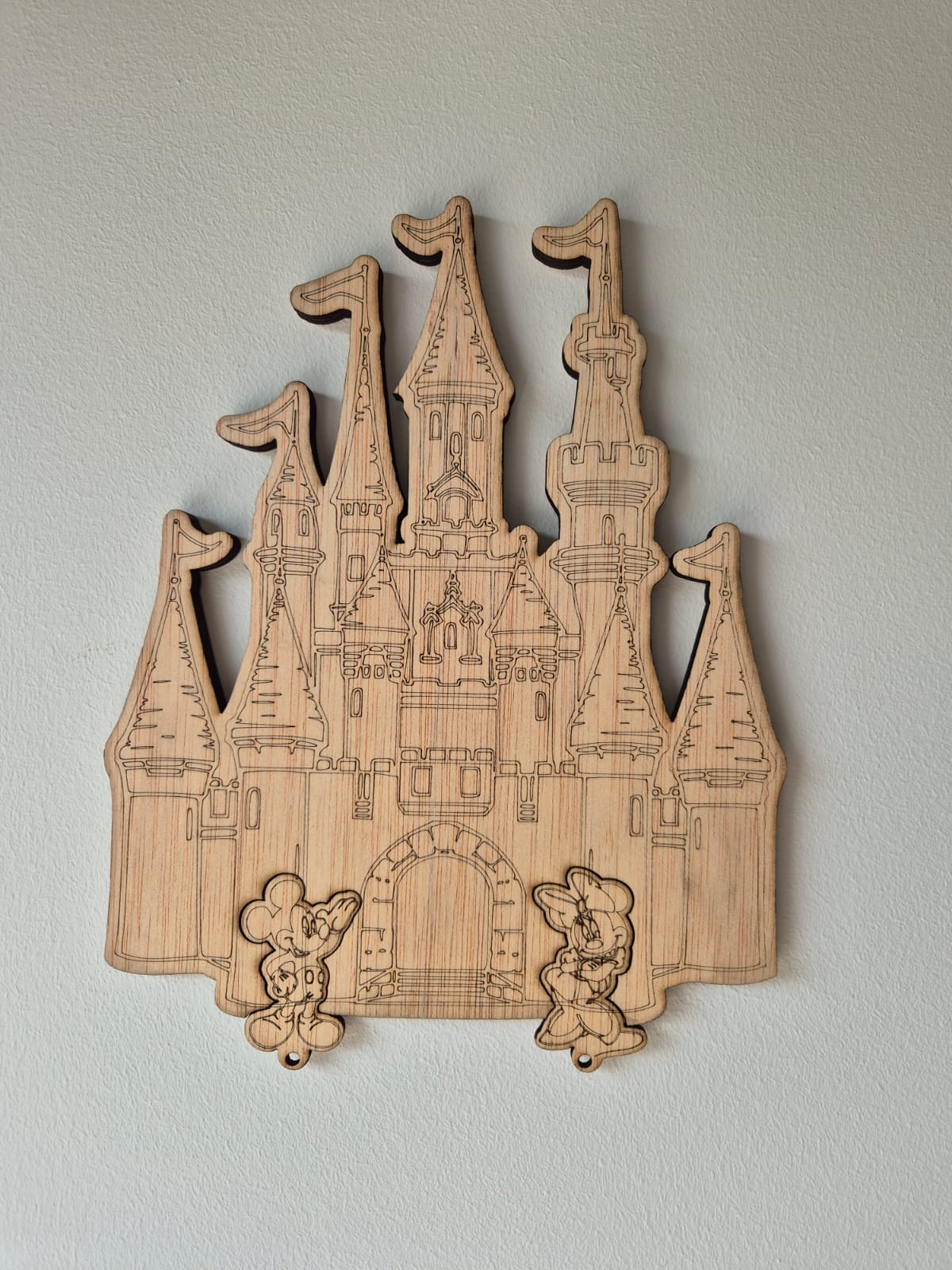 CUELGA LLAVES DE MADERA DISENY