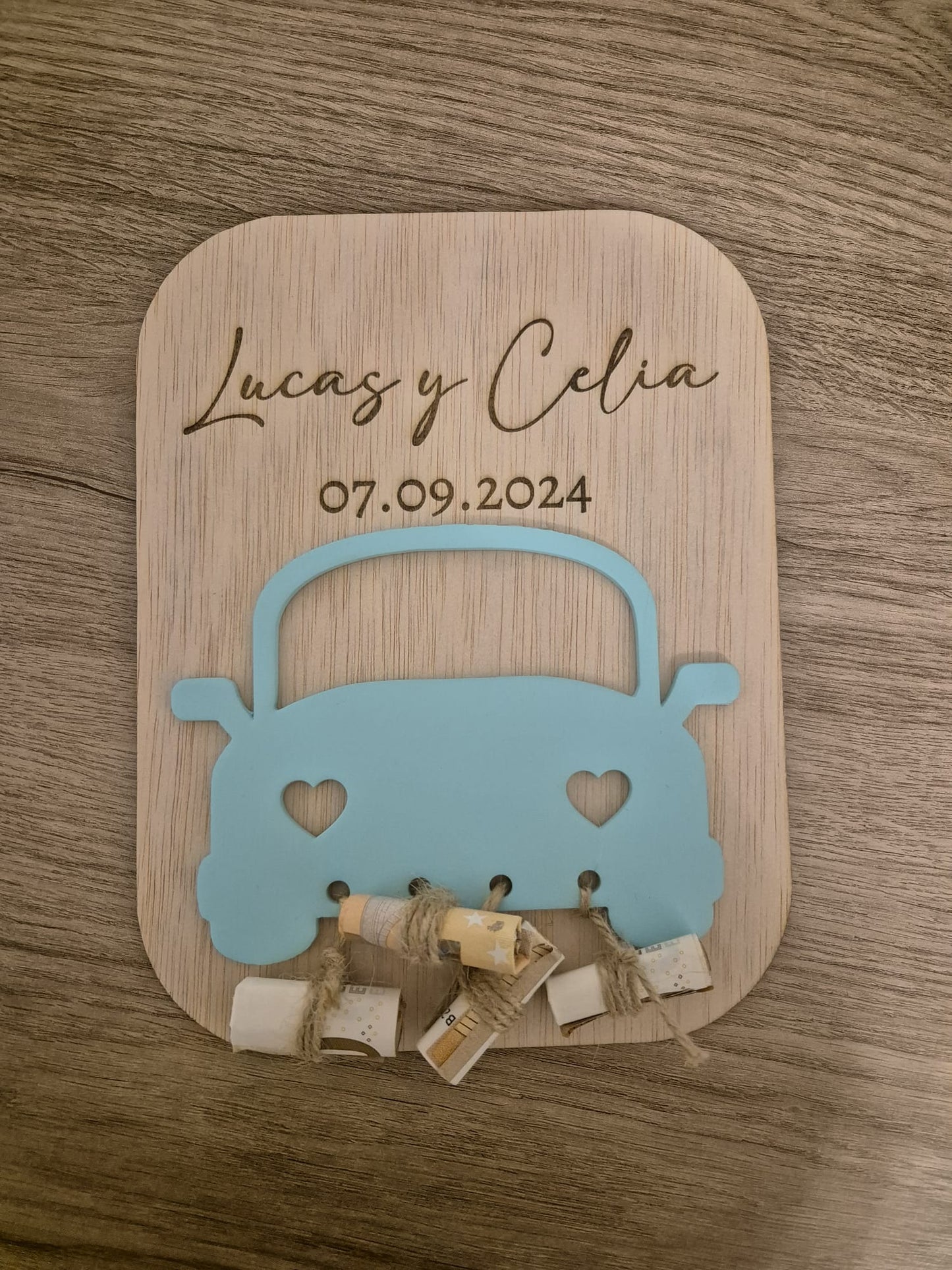 PLACA DE MADERA DISEÑO COCHE RECIÉN CASADOS