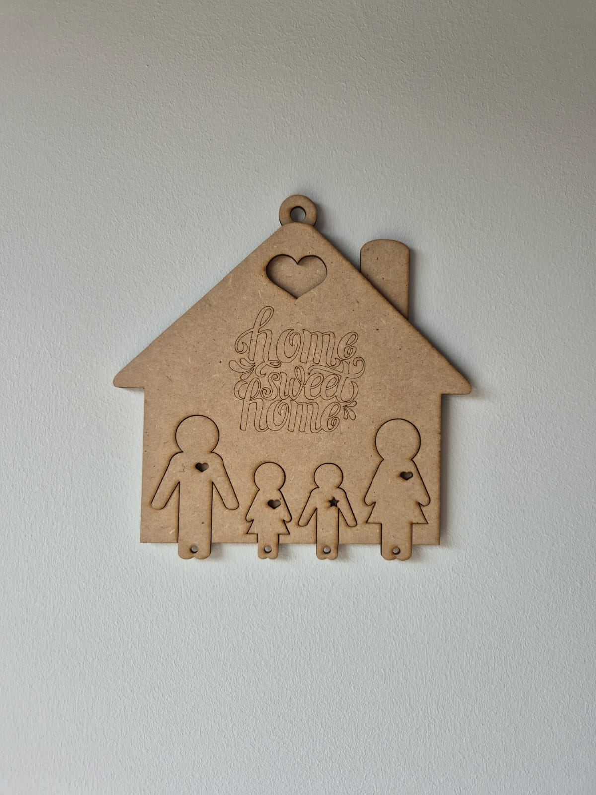 CUELGA LLAVES DE MADERA FAMILIA