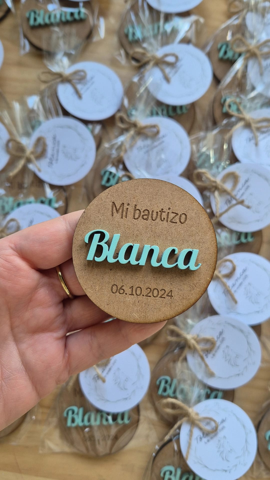 IMANES DE MADERA CON NOMBRE